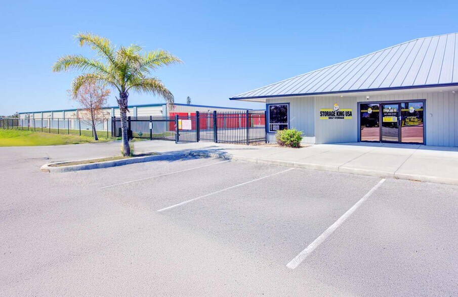 More Photos Of 2938 S McCall Rd, Englewood Self Storage For Lease