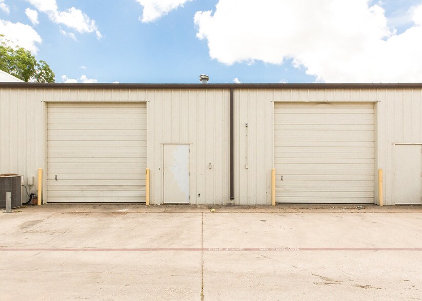 More Photos Of 2603 Southwell Rd, Dallas Light Distribution For Lease