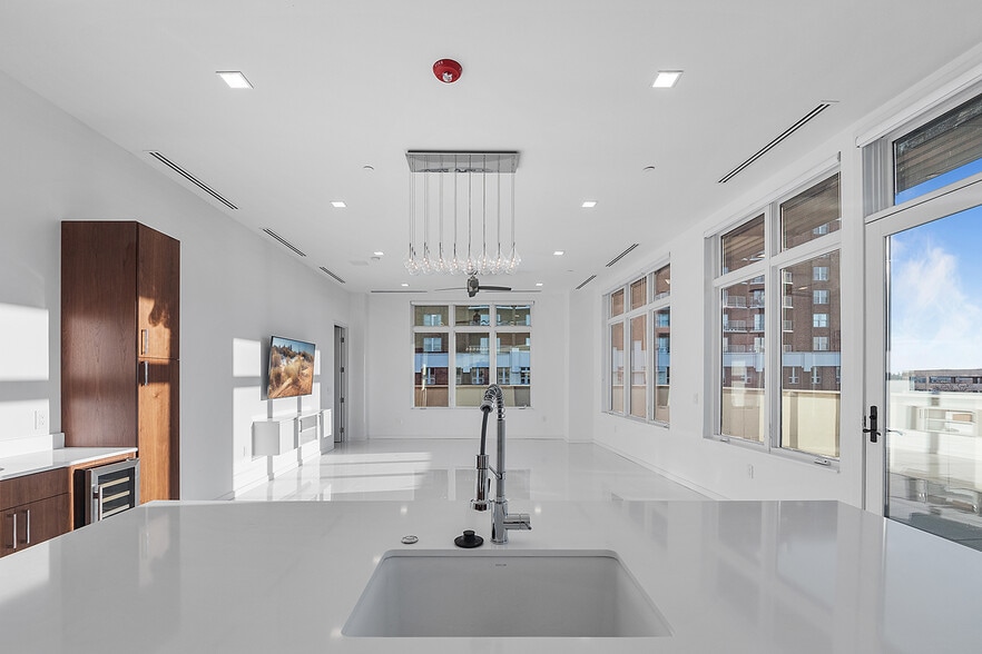 More Photos Of 400 S Old Woodward Ave, Birmingham Apartments For Sale