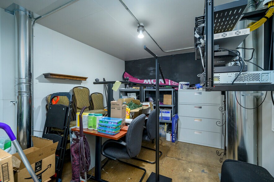 More Photos Of 636 NE Baker St, Mcminnville Freestanding For Sale