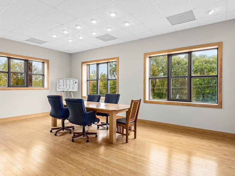 More Photos Of 701 Oriole Dr, Hendersonville Warehouse For Sale