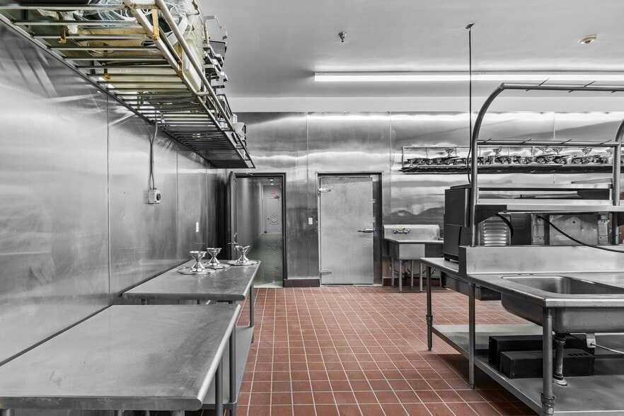 More Photos Of 13311 Sherman Way, North Hollywood Warehouse For Sale