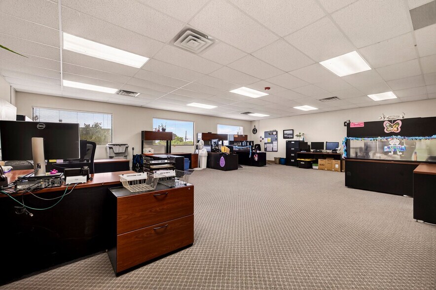 More Photos Of 604 E Walker St, Orland Office For Sale
