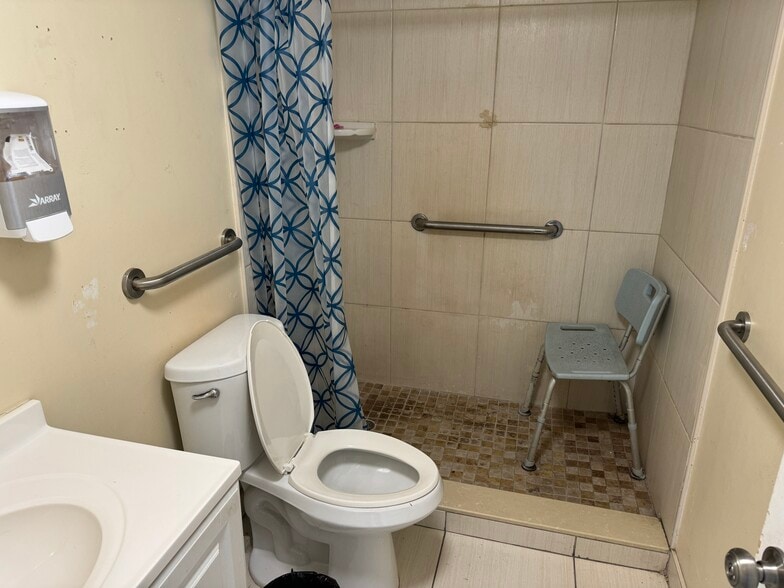 More Photos Of 801 SW 10th Dr, Pompano Beach Skilled Nursing Facility For Sale