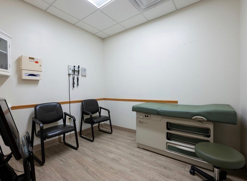 More Photos Of 129 7th Ave, Charleston Office For Sale