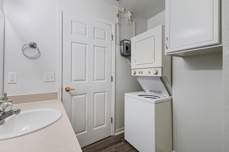 More Photos Of 3726 Cleveland Heights Blvd, Lakeland Apartments For Sale