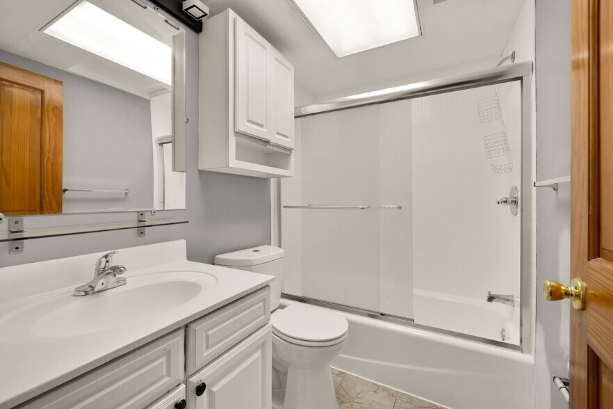 More Photos Of 500 9th St SE, Washington Apartments For Sale