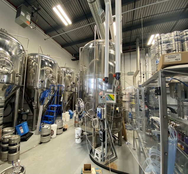 More Photos Of 10985 38th St NE, Calgary Warehouse For Sale