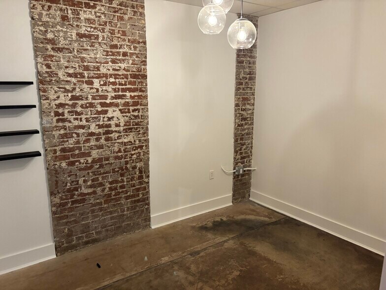 More Photos Of 1262 Simon Blvd, Easton Specialty For Sale