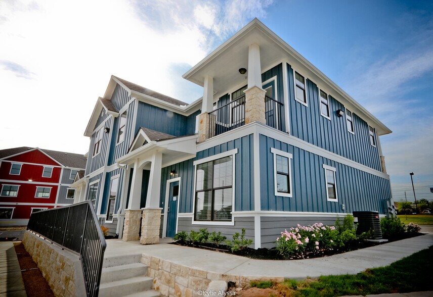 More Photos Of 2888 Nash St, Bryan Apartments For Sale