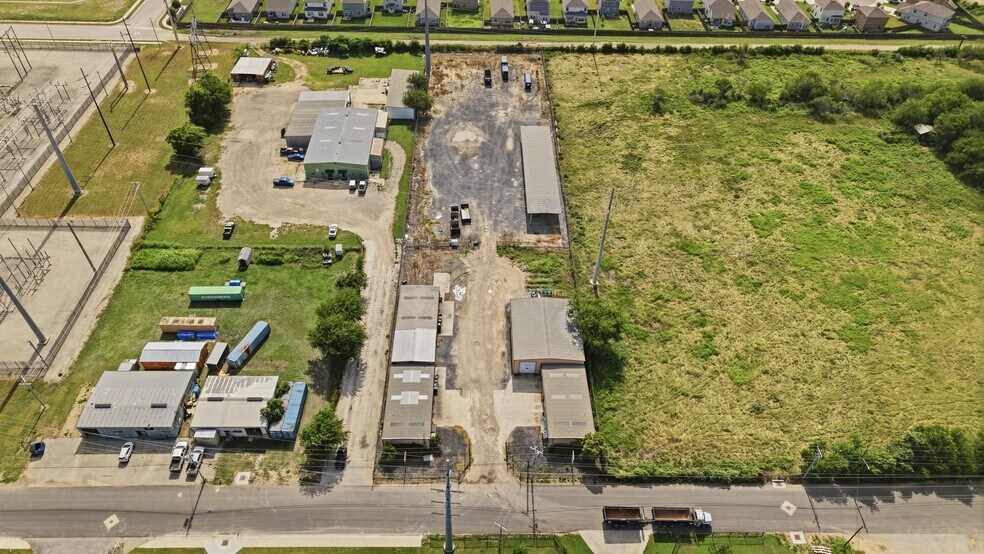 More Photos Of 2476 N Heideke St, Seguin Industrial For Sale