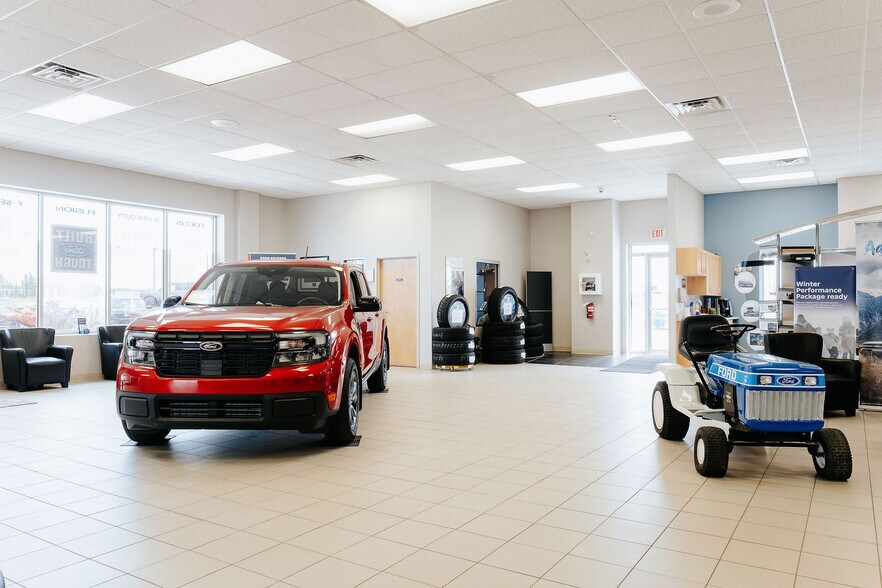 More Photos Of 105 Laurell Rd, Gander Showroom For Sale