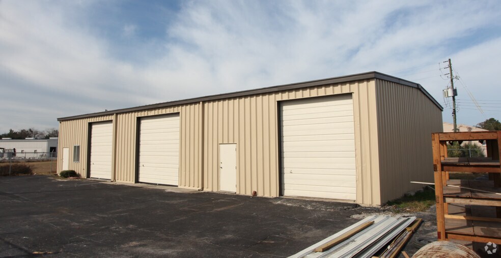 More Photos Of 2708 NE 21st Way, Gainesville Warehouse For Lease