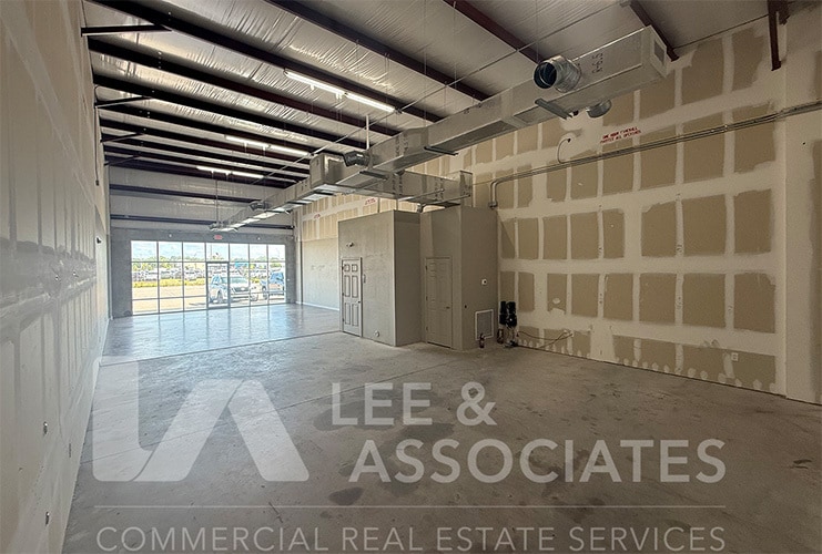 More Photos Of 1001 Exchange Pl, Saint Cloud Showroom For Lease