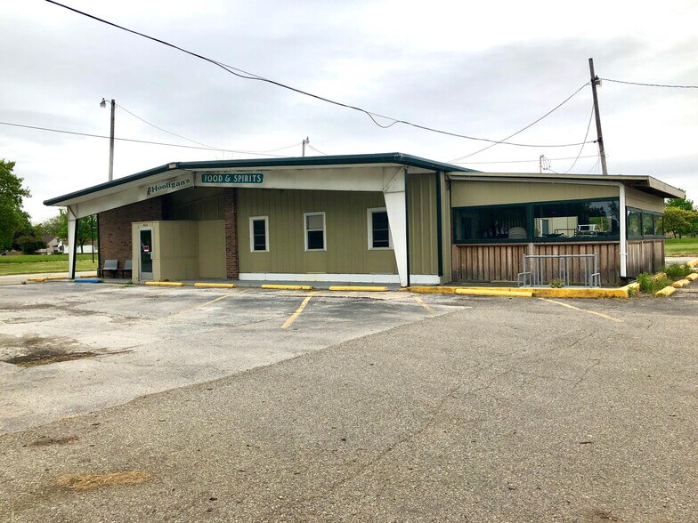 Primary Photo Of 3022 N Water St, Bay City Restaurant For Sale