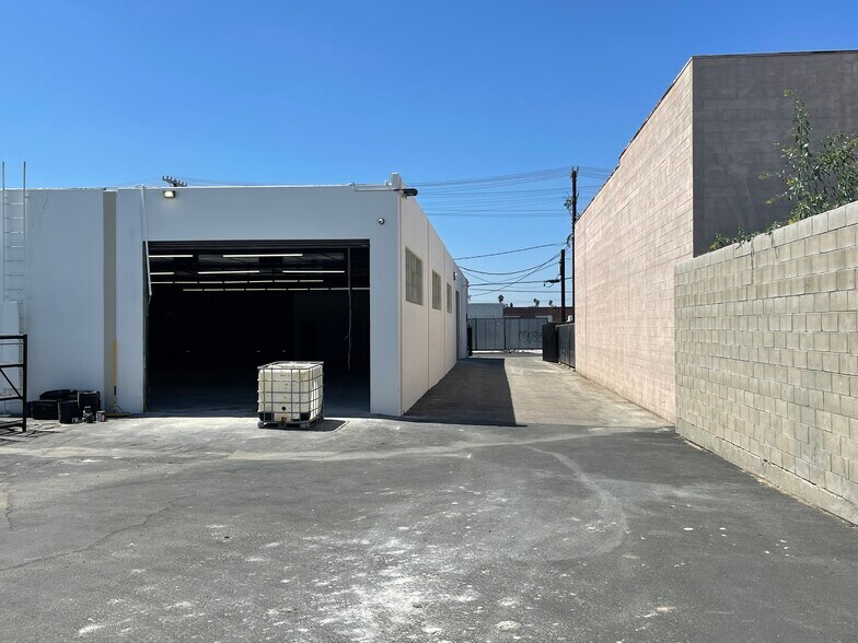 More Photos Of 7442 Varna Ave, North Hollywood Warehouse For Lease