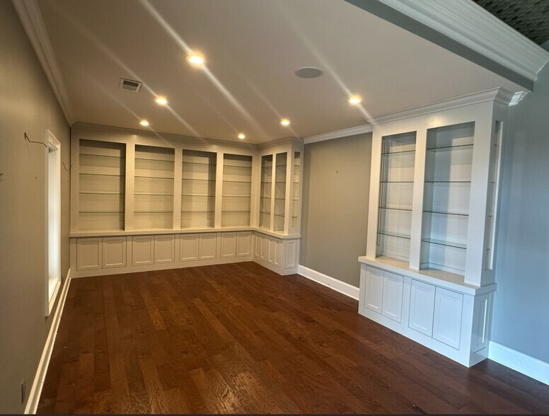 More Photos Of 136 Milestone Way, Greenville Loft Creative Space For Lease