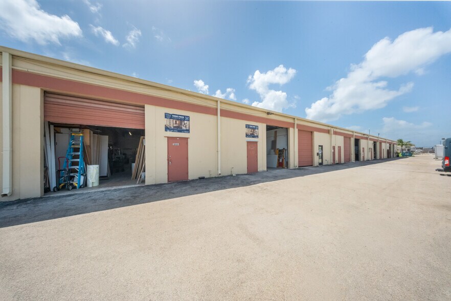 More Photos Of 18625-18753 SW 105th Pl, Cutler Bay Warehouse For Lease