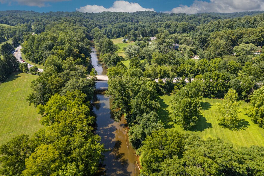 More Photos Of 1901 Monkton Rd, Monkton Storefront Retail Office For Sale