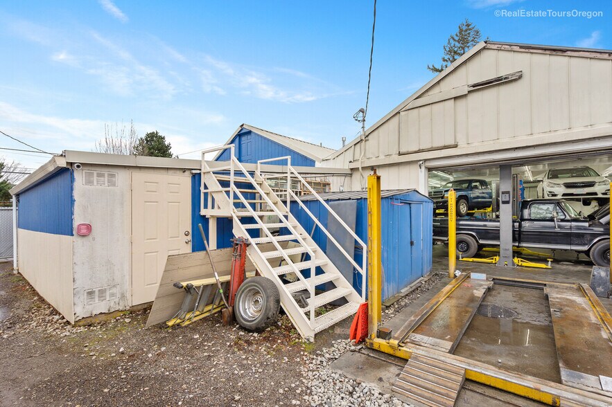 More Photos Of 104 NE 80th Ave, Portland Warehouse For Sale