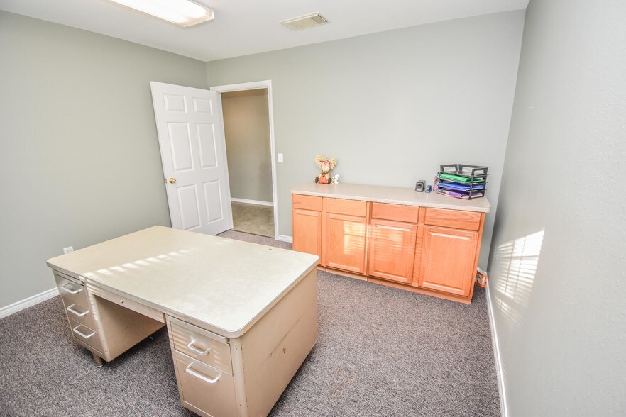 More Photos Of 511 N Northeast Loop 323, Tyler Office Residential For Lease