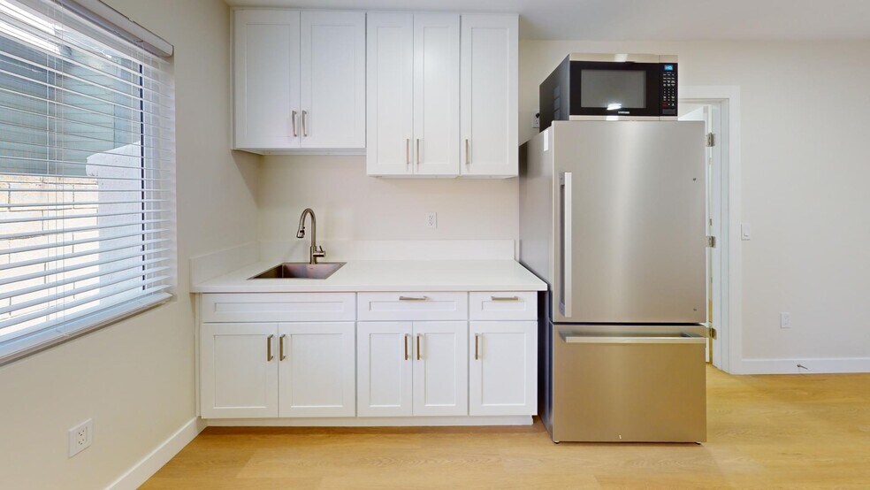 More Photos Of 1024 W 24th St, Los Angeles Apartments For Sale