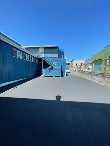 More Photos Of 1109 N 36th St, Seattle Warehouse For Lease
