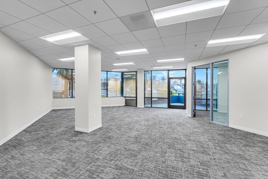 More Photos Of 1533 Spruce St, Riverside Office For Lease