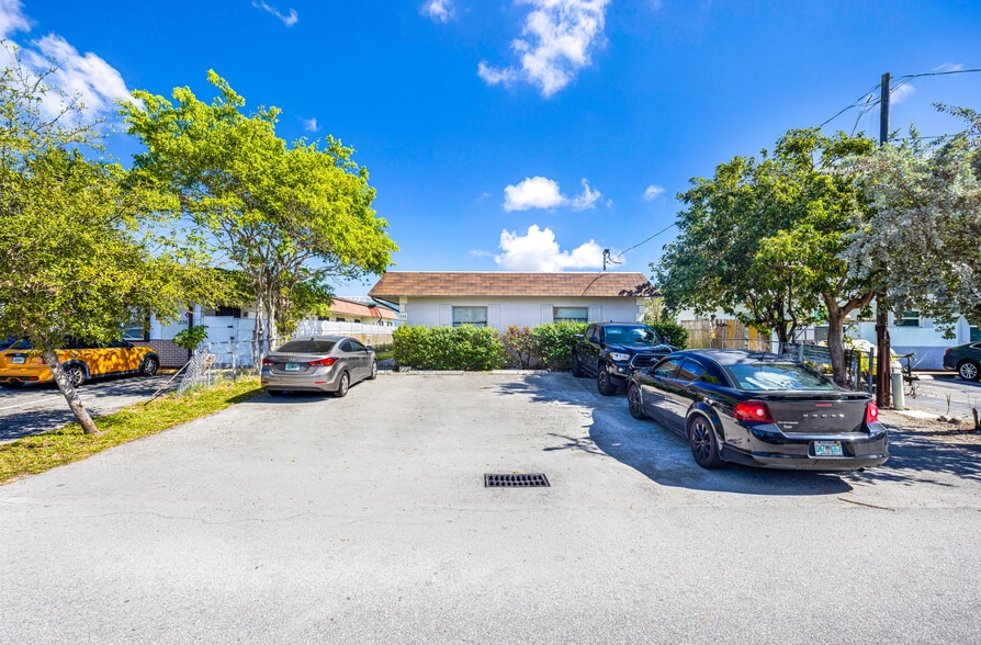 More Photos Of 240 SE 9th Ave, Pompano Beach Multifamily For Sale