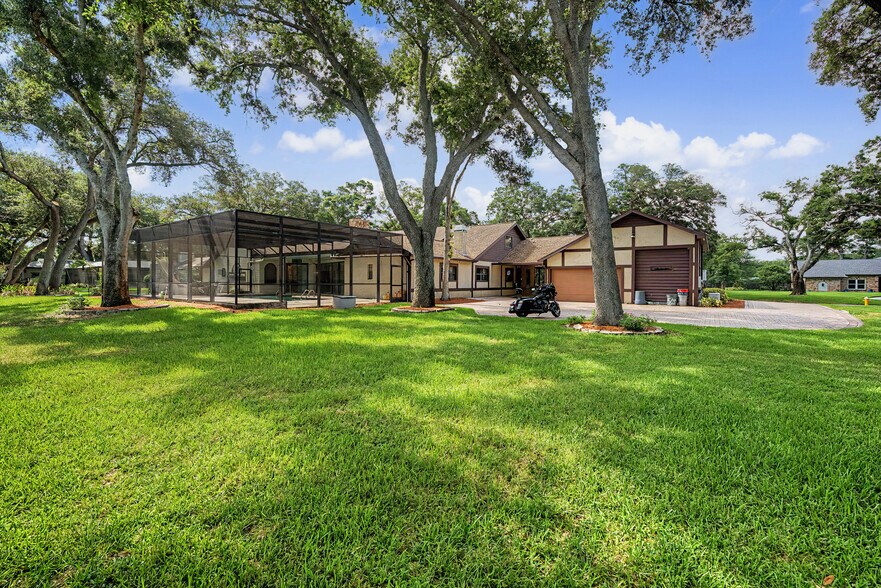 More Photos Of 2160 Laurence Dr, Clearwater Office For Sale