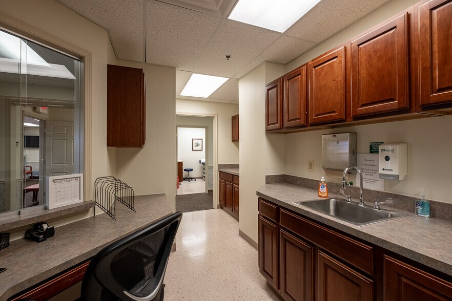 More Photos Of 3450 Old Washington Rd, Waldorf Office For Sale