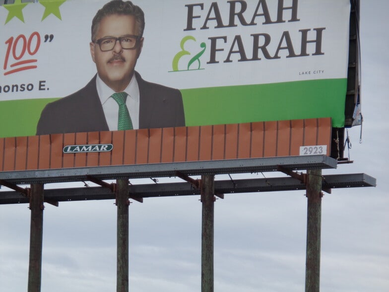 More Photos Of 1170 W Us-90, Lake City Light Distribution For Sale