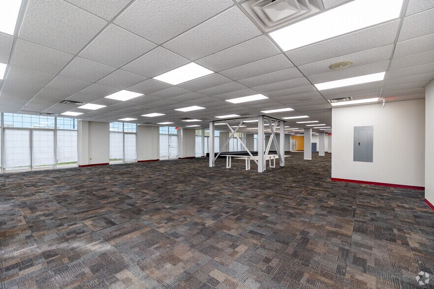More Photos Of 6230-6360 Busch Blvd, Columbus Unknown For Lease