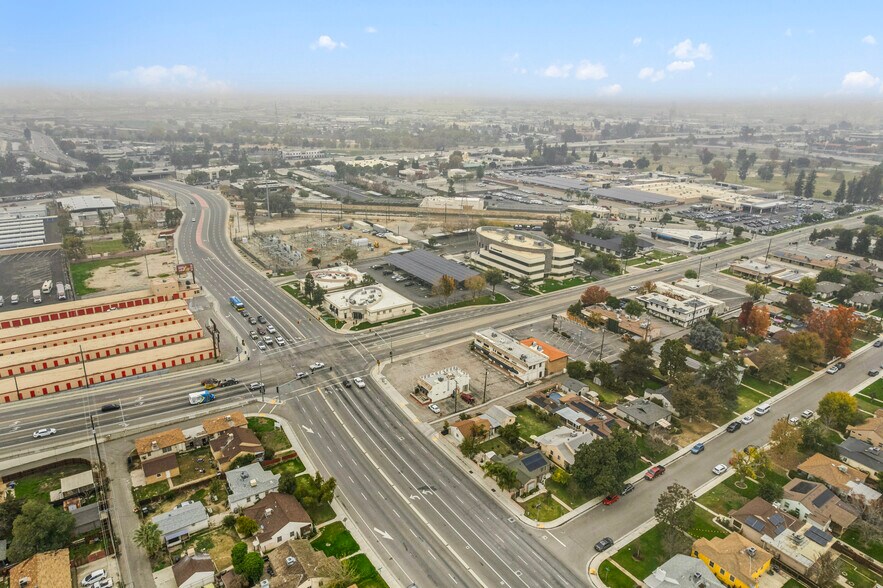More Photos Of 1656 Oak St, Bakersfield General Retail For Lease