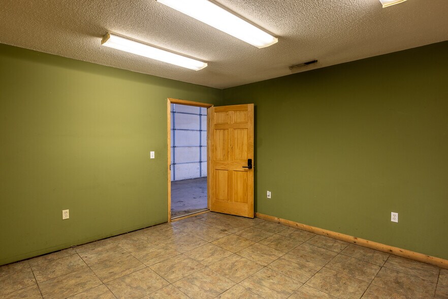 More Photos Of 2997 Spartanburg Hwy, East Flat Rock Warehouse For Sale