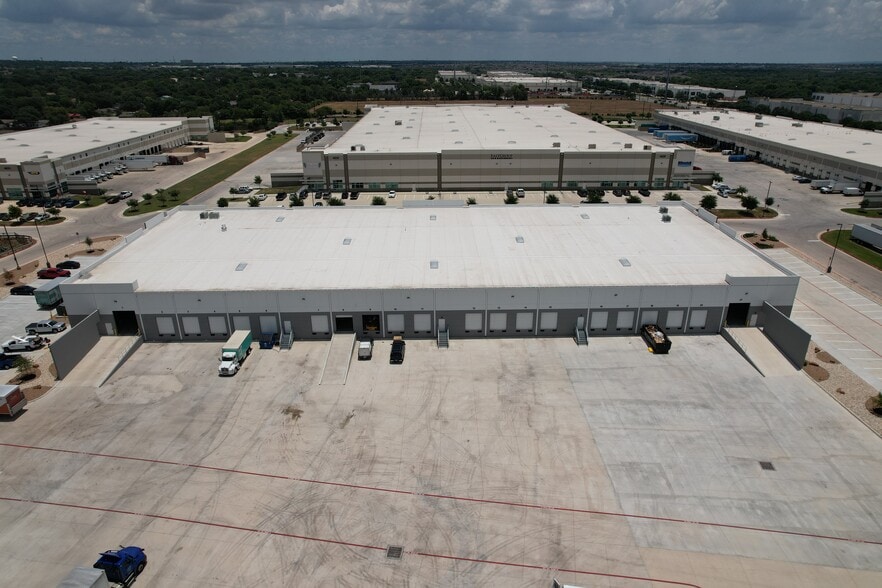 More Photos Of 5035 Eisenhauer Rd, San Antonio Unknown For Lease