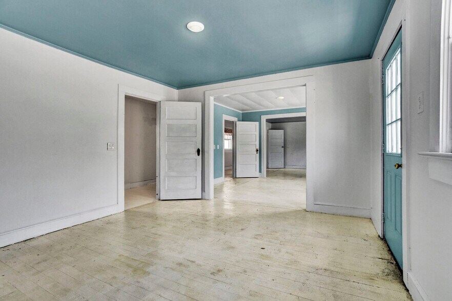 More Photos Of 12117 Highway 221, Woodruff Office For Sale