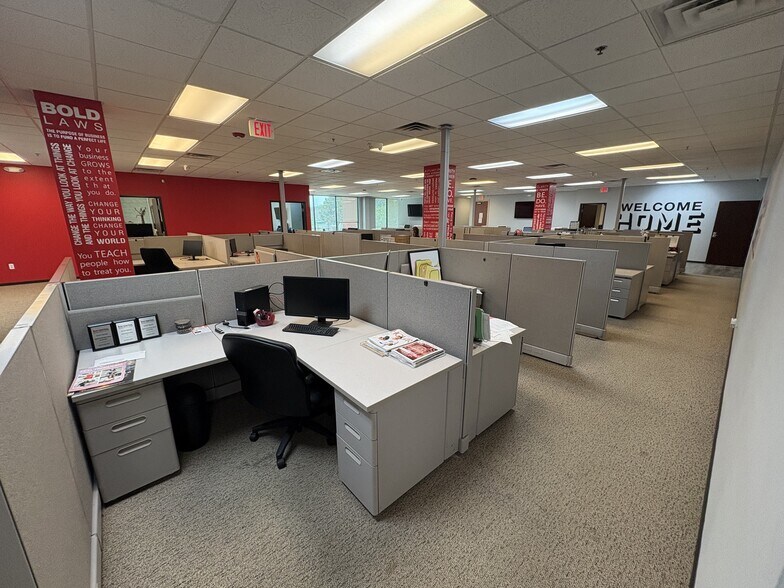 More Photos Of 38219 Mound Rd, Sterling Heights Office For Lease