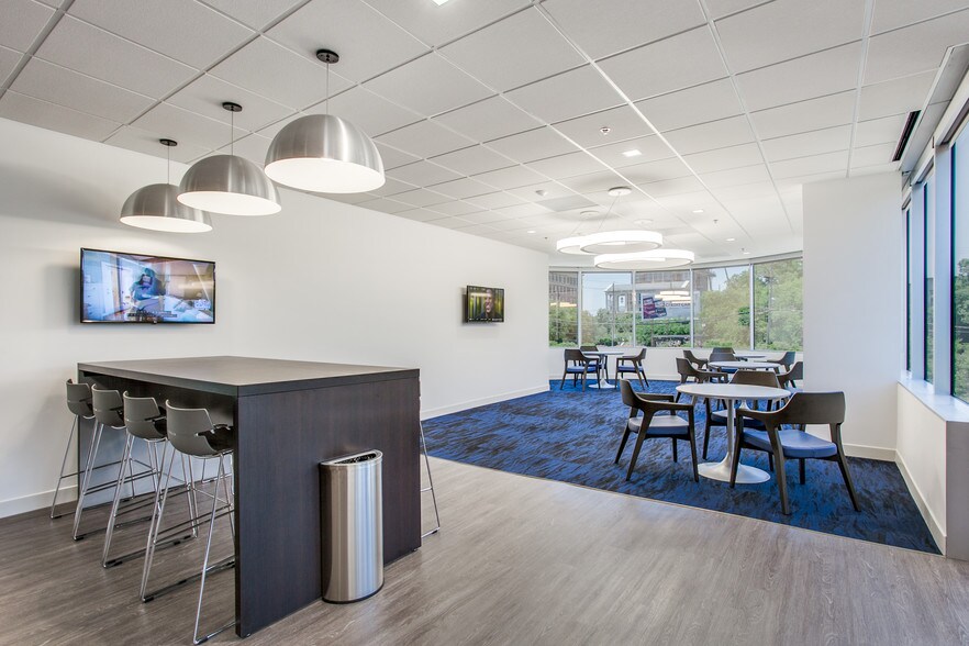 More Photos Of 3800 Maple Ave, Dallas Office For Lease