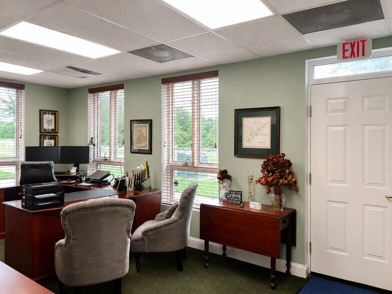 More Photos Of 2 Cardinal Park Dr, Leesburg Medical For Sale