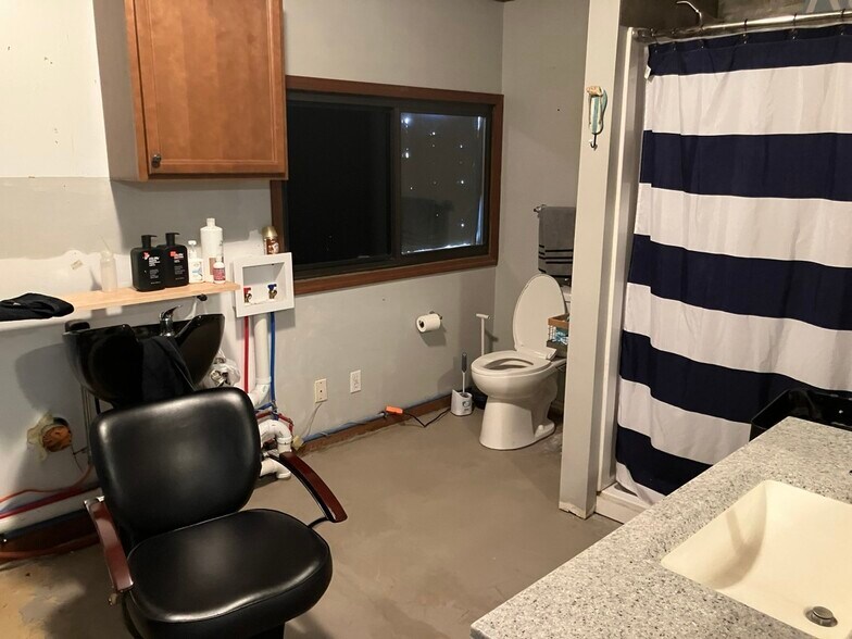 More Photos Of 600 Kentucky St, Quincy General Retail For Sale