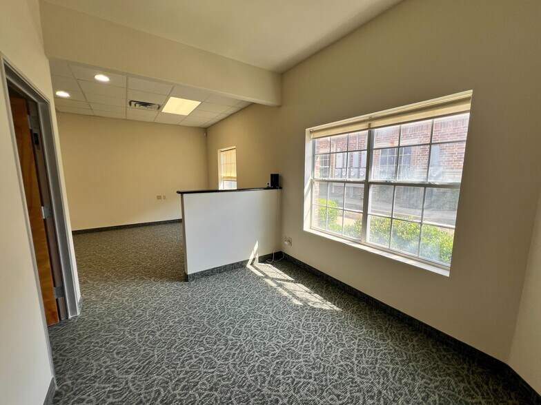 More Photos Of 5926 W Parker Rd, Plano Medical For Sale