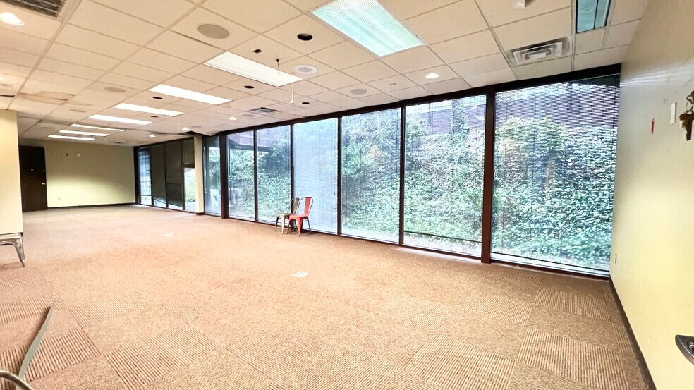 More Photos Of 8800 Roswell Rd, Sandy Springs Office For Sale