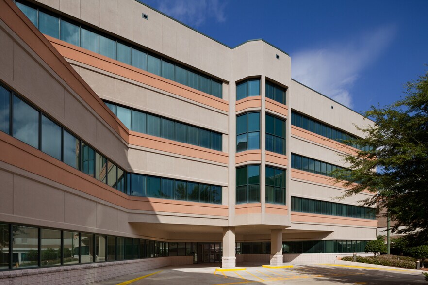 More Photos Of 61 Whitcher St, Marietta Medical For Lease