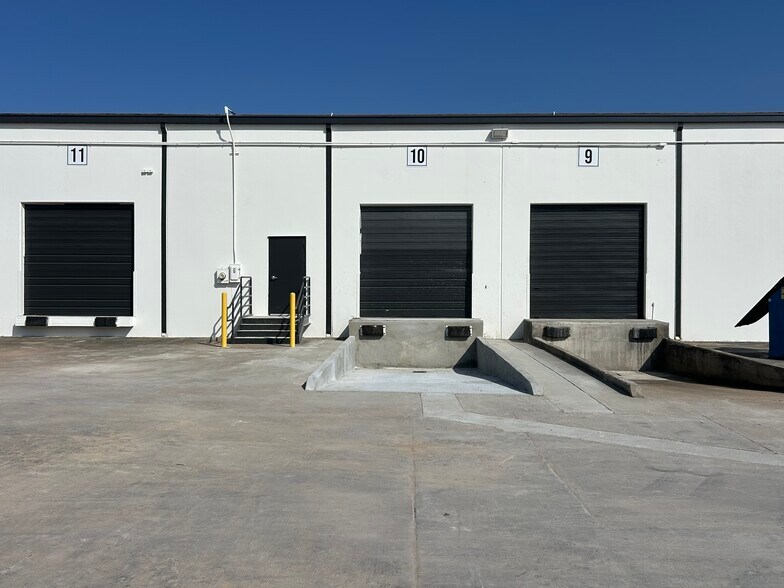 More Photos Of 8601 Jameel Rd, Houston Warehouse For Lease