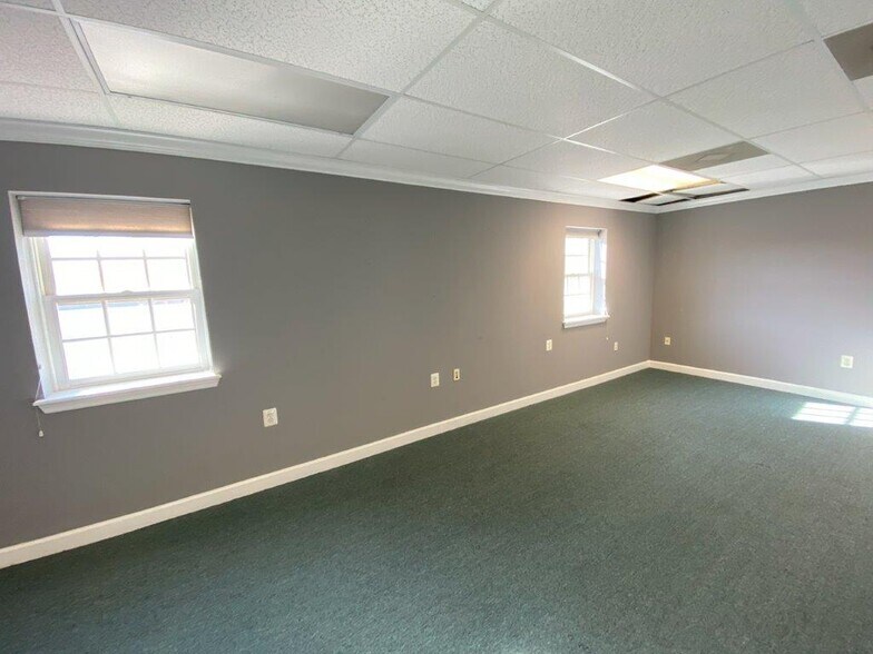 More Photos Of 9411-9417 West St, Manassas Office For Lease