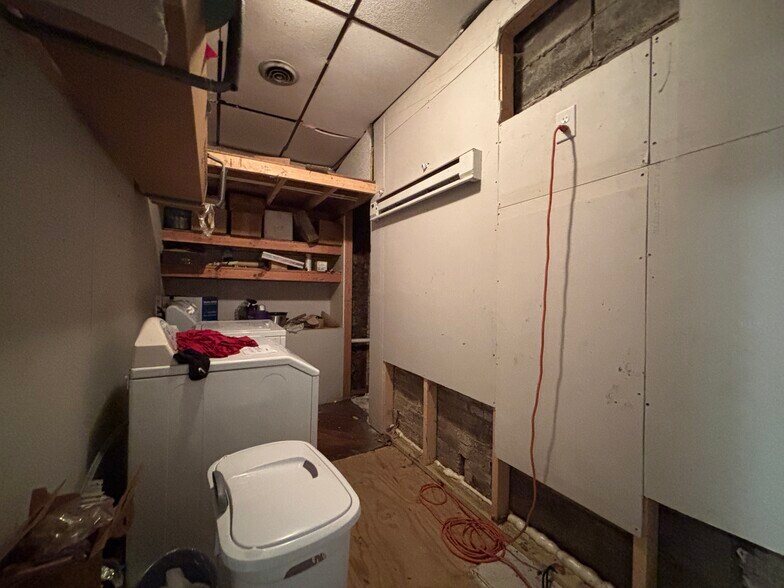 More Photos Of 206 W Main St, Mc Arthur Flex For Sale