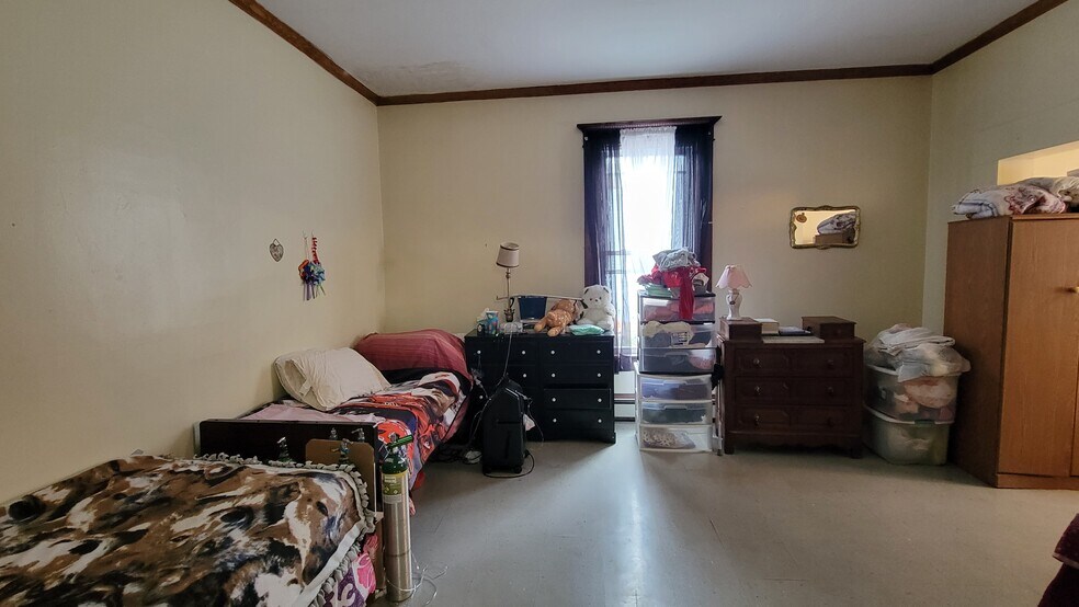 More Photos Of 522 Main St, Rockwood Specialty For Sale