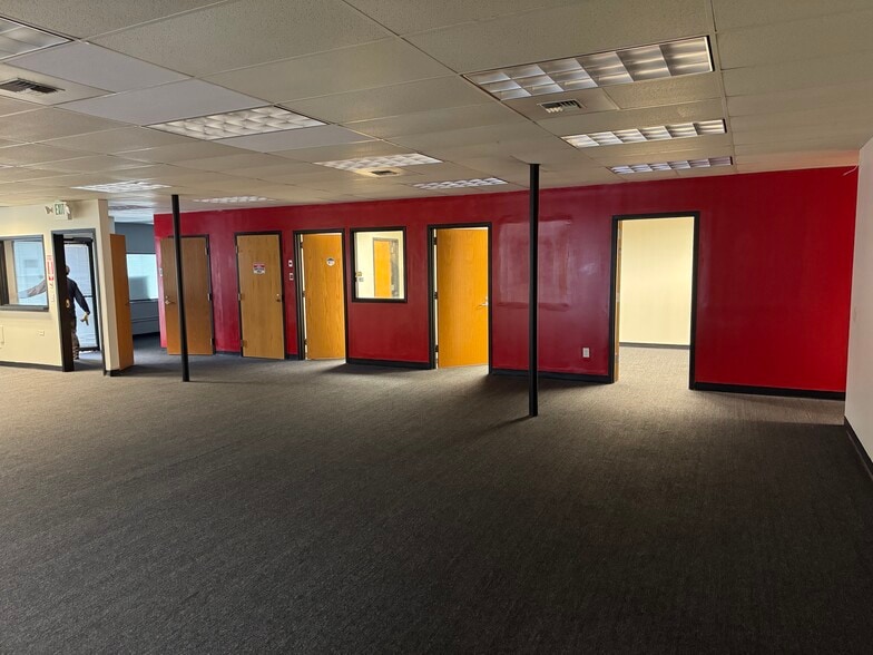 More Photos Of 407 W Gowe St, Kent Office For Lease