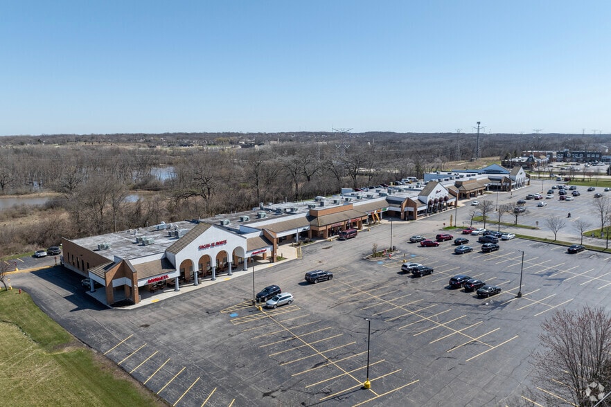 Primary Photo Of 401 N Riverside Dr, Gurnee Storefront For Lease